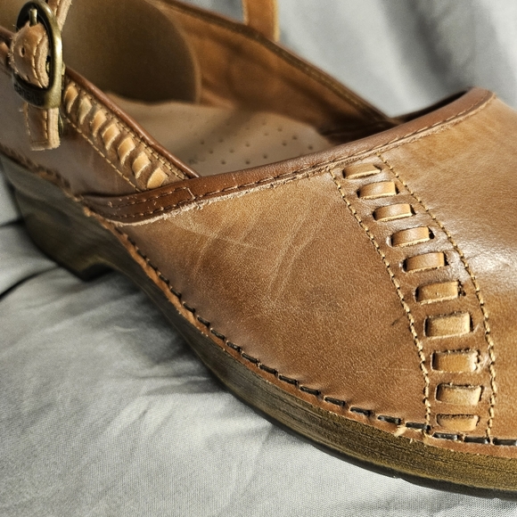 DANSKO MARYJANES 🪆👩🏽⚕️ size 40 | Tan clogs | great condition - Picture 8 of 9
